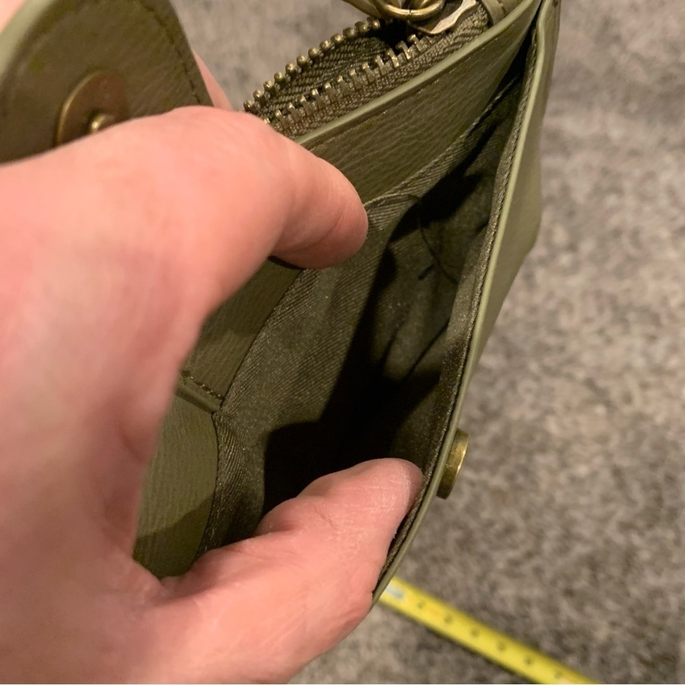 Universal Thread Wallet - Picture 2 of 5
